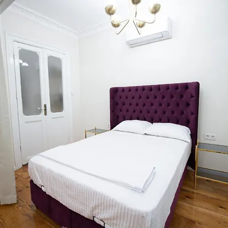 Apartment Renovated In Taksim Near Istiklal